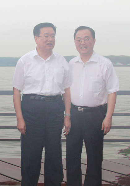 山东聊城组织部副部长谭学国一行访问来利国际AG旗舰厅光电，并受到王国生省长接见