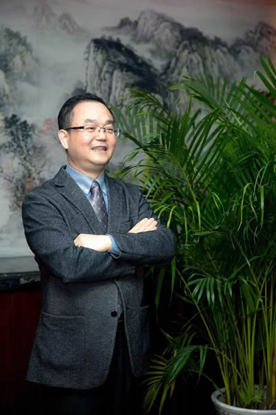 快过刀，准超尺，亮胜光，激光正成为21世纪最为瞩目的高新技术之一